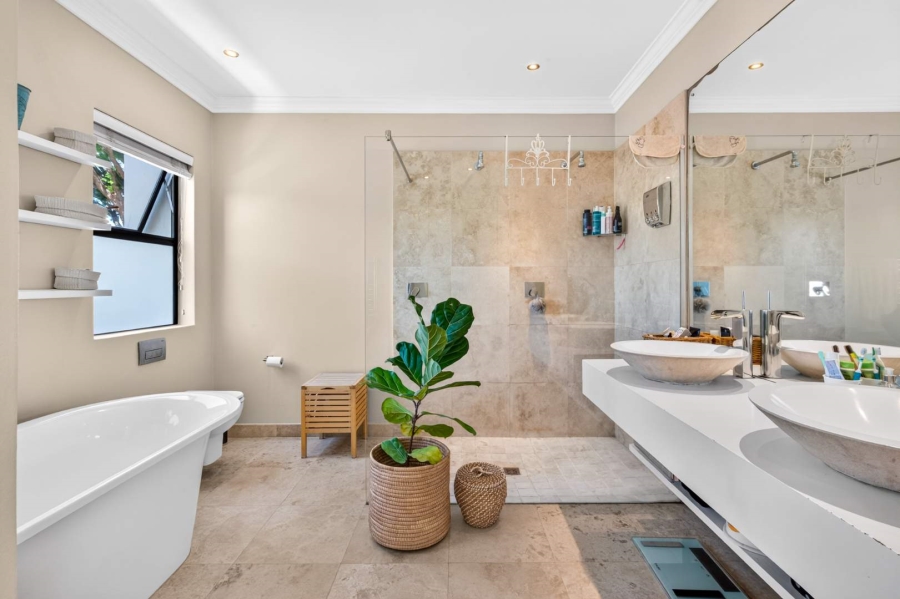 5 Bedroom Property for Sale in Claremont Upper Western Cape